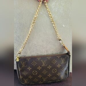 Louis Vuitton Pochette Accessoire in Monogram